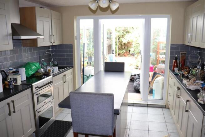 MODERN FITTED KITCHEN EXTENSION