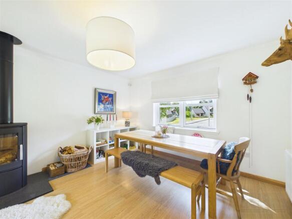 Sitting Room / Dining Area