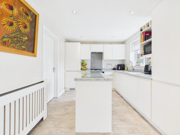 4 bed Detached for sale Image 4