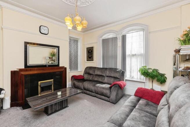 5 bed Semi-Detached for sale Image 5