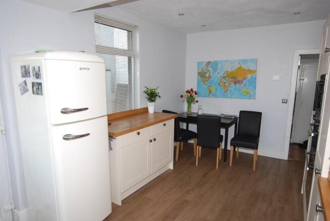 KITCHEN DINER