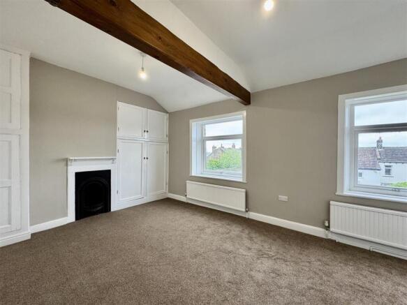 2 bed End of Terrace to rent Image 4