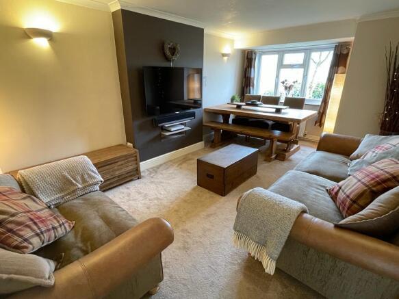 LOUNGE/DINING ROOM