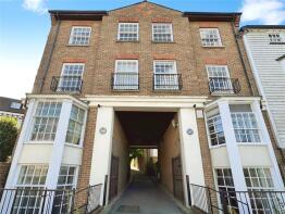Flat 9, 248 Holland House, St Margarets Banks, Rochester ME1 1HY