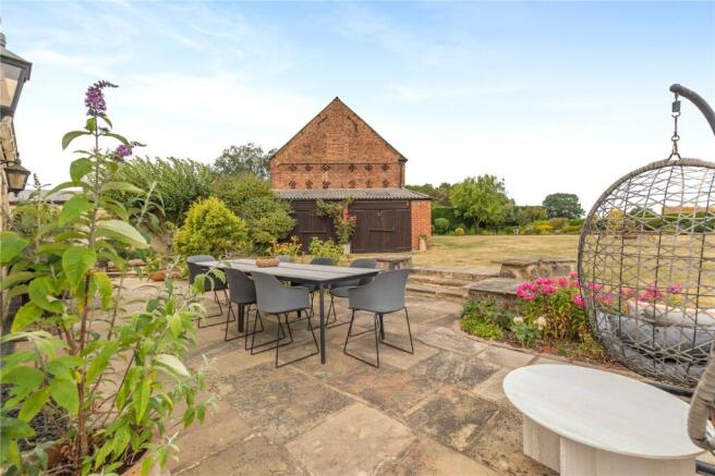 4 bed Detached for sale Image 11