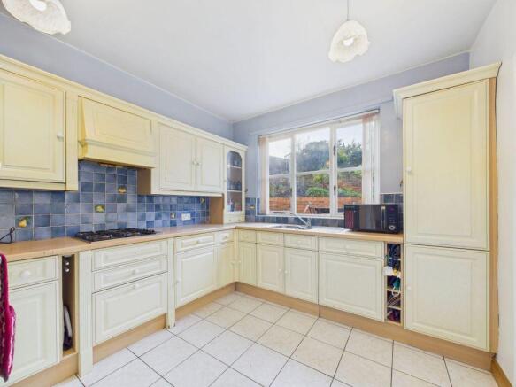 6 bed Semi-Detached for sale Image 5