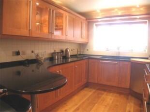 FITTED KITCHEN