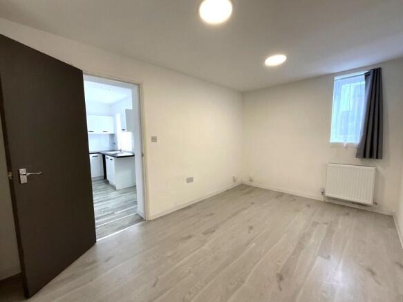 1 bed Flat to rent Image 4