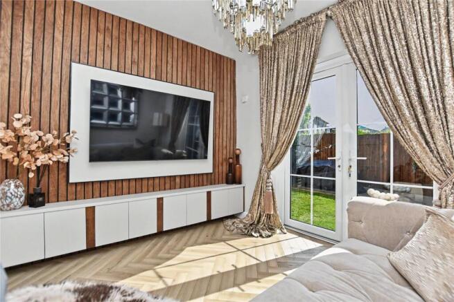 Reception 2/Bedroom
