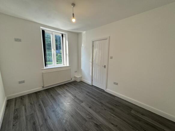 3 bed House to rent Image 8