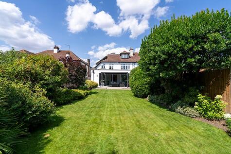 Tawny Avenue, Upminster