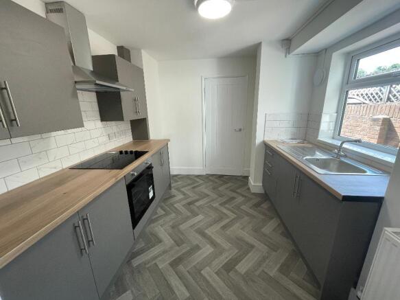 3 bed Terraced to rent Image 8