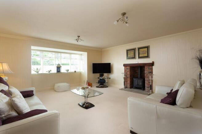 6 bed Detached for sale Image 4