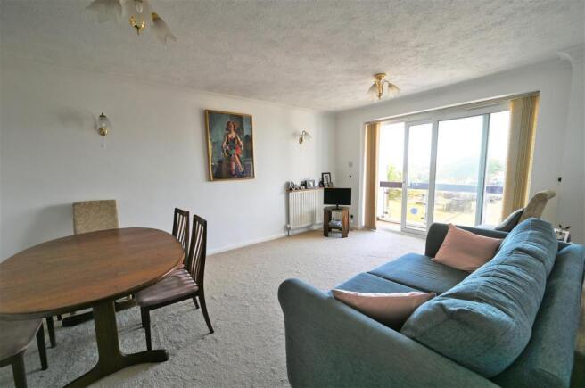Lounge / Dining Room
