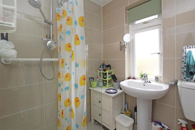 43GW - Shower room.jpg