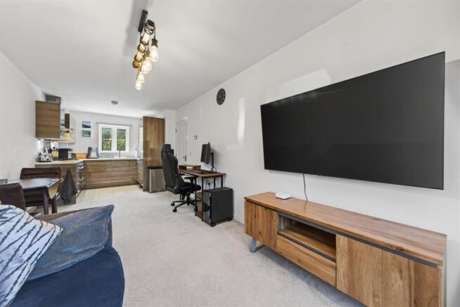 Flat2,2BedgeburyPlWeb15.jpg