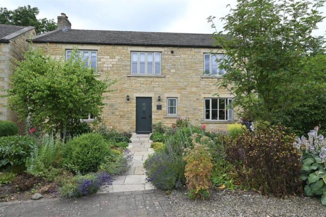4 bed Detached for sale in carperby