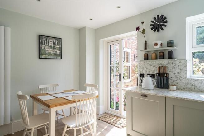 4 bed Detached for sale Image 12