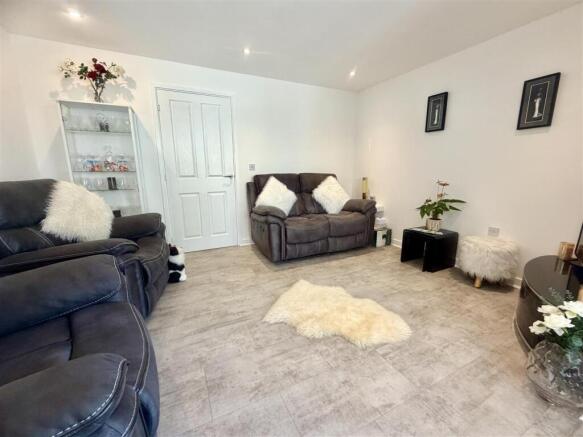 2 bed Semi-Detached for sale Image 5