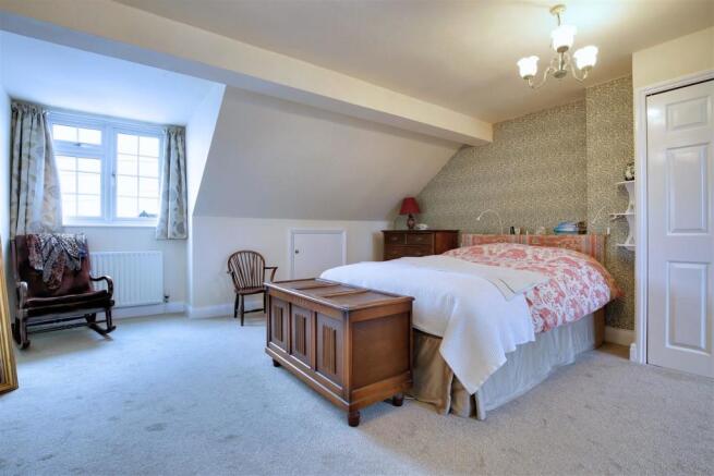 Bed 1.jpg