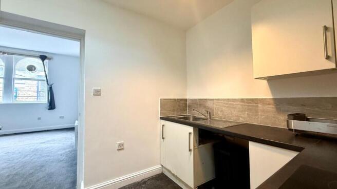 Studio to rent Image 7