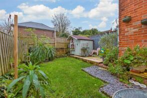 10 Pembroke Cottages, New Road, Sandown PO36 0DT