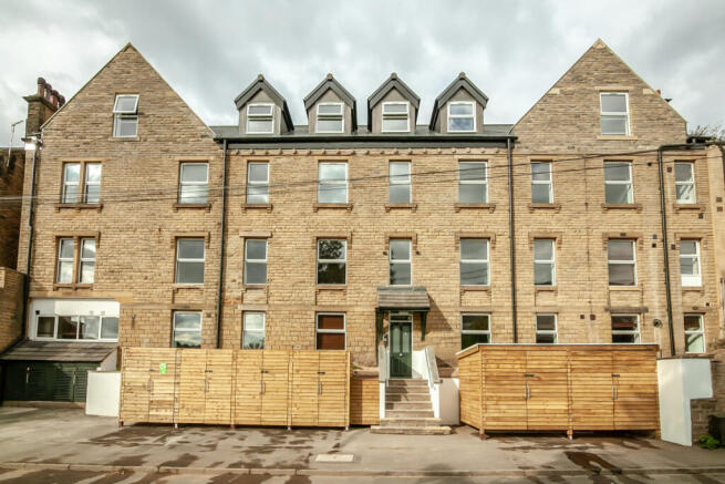3 bed Flat to rent Image 10