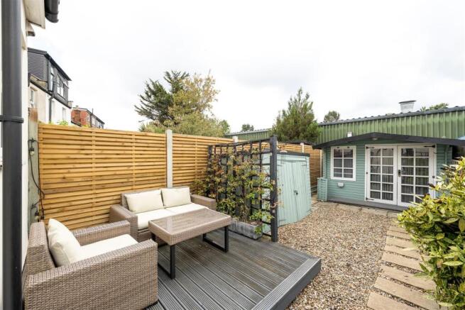 Cavendish Drive, E11