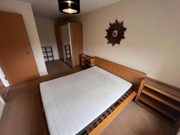 2 bed Apartment to rent Image 4
