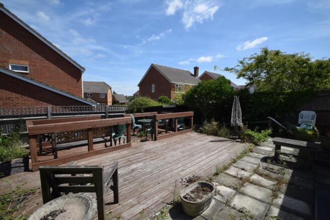 16 Dutchells Way Garden.JPG