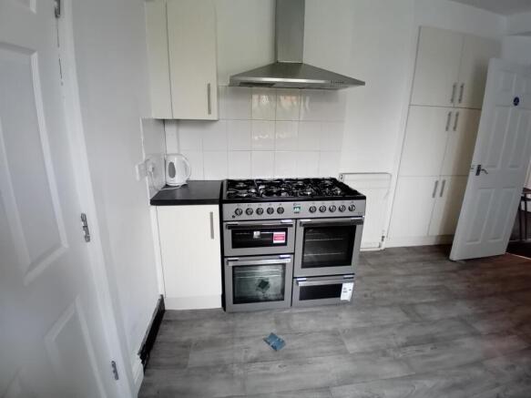 1 bed House Share to rent Image 8