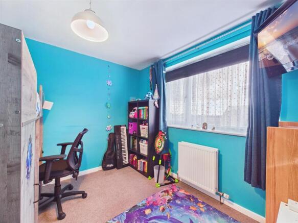 4 bed Semi-Detached for sale Image 6