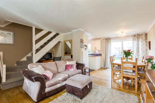 37 Harcourt Close-13.jpg