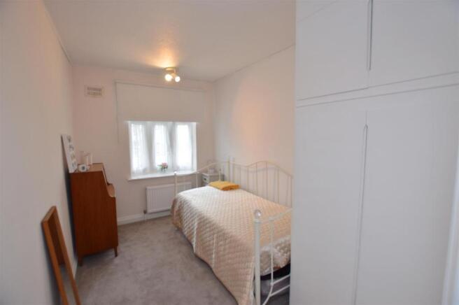 23 Bryanston Avenue bed3.jpg