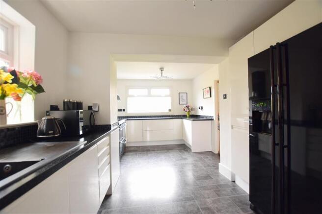 Kitchen/ Breakfast Room