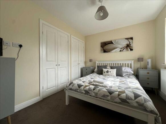 4 bed House for sale Image 12