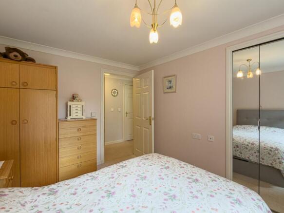 1 bed Ground Flat for sale Image 8