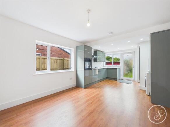 3 bed Semi-Detached to rent Image 7