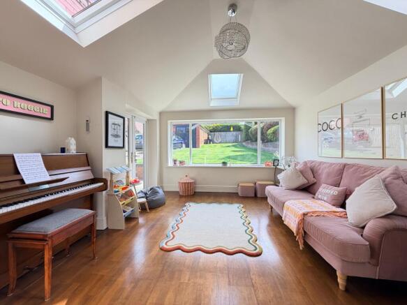 4 bed Detached for sale Image 10
