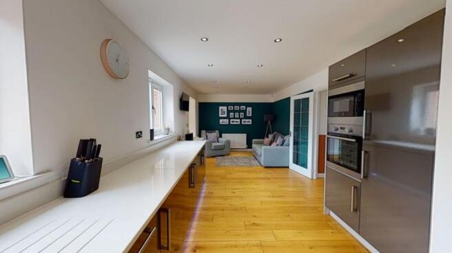 KITCHEN/DINING ROOM