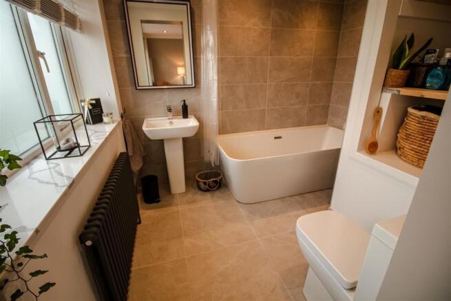 ensuite.jpg