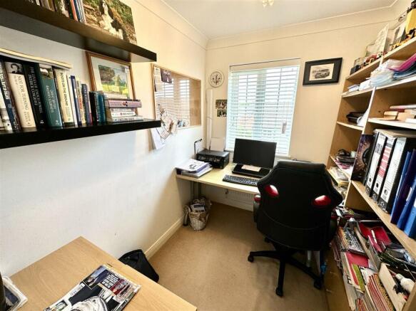 BEDROOM 5/STUDY