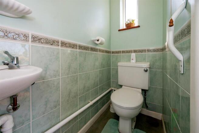Downstairs toilet 1N9A5076.jpg