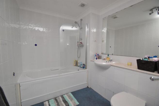 BATHROOM/WC