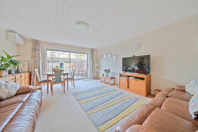 Living Room/Dining Room (1)