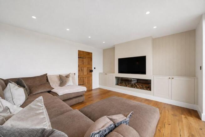 3 bed Semi-Detached for sale Image 8