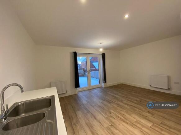 3 bed Semi-Detached to rent Image 8