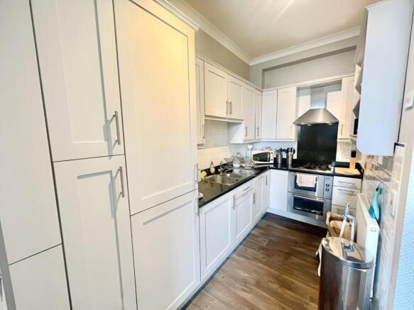 3 bed Apartment for sale Image 6