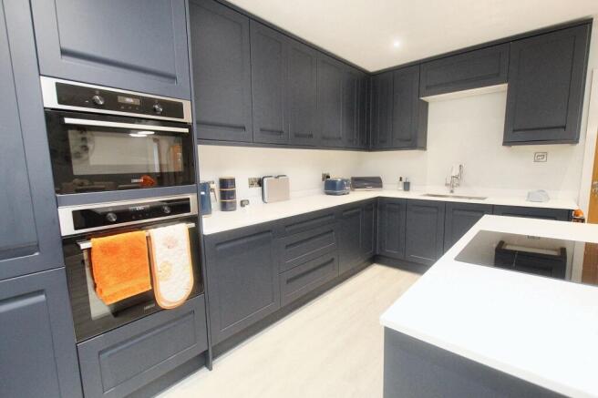 4 bed Detached for sale Image 8