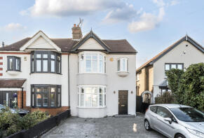 61, Pettits Lane, Romford RM1 4HA